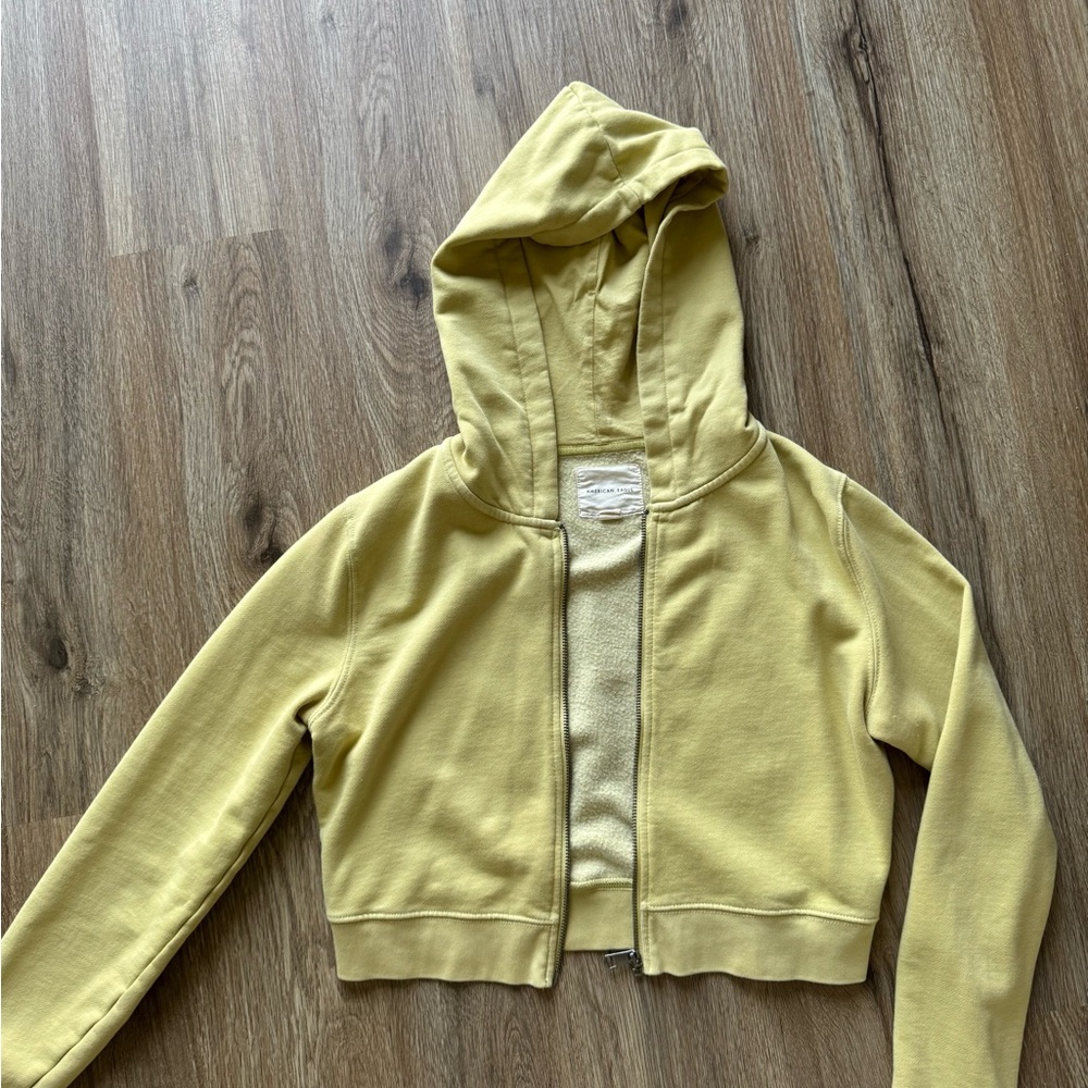 American Eagle Outfitters Cropped Yellow Hooded Jacket with Sporty Style